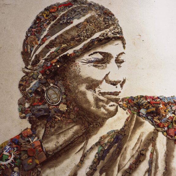 A-cigana-2008-arte-colaborativa-do-artista-brasileiro-Vik-Muniz-com-os-trabalhadores-do-aterro