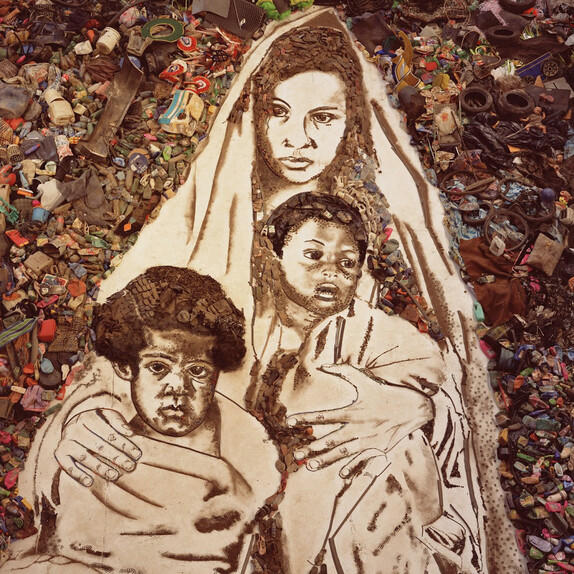 Suelen-Mae-e-filho-2008-obra-colaborativa-do-artista-brasileiro-Vik-Muniz-com-os-trabalhadores